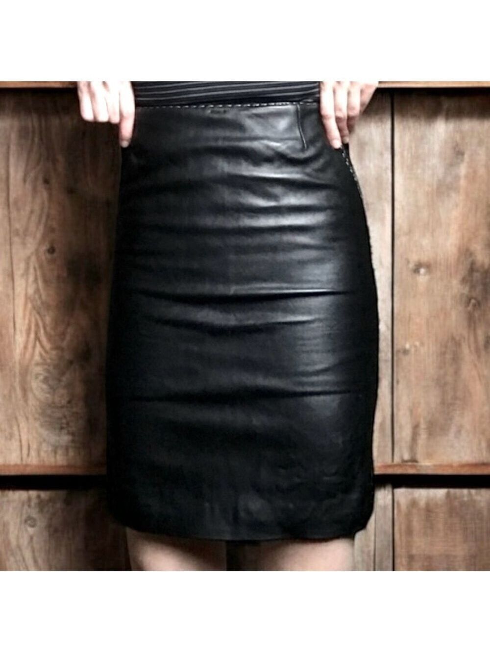 Neiman Marcus VINTAGE Black Leather Lambskin Skirt Made In Italy size 4 / 6 / 8